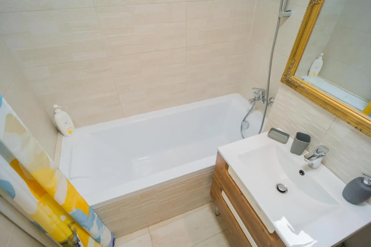Cozy & Spacious 2Br Apartment With Netflix Bucharest