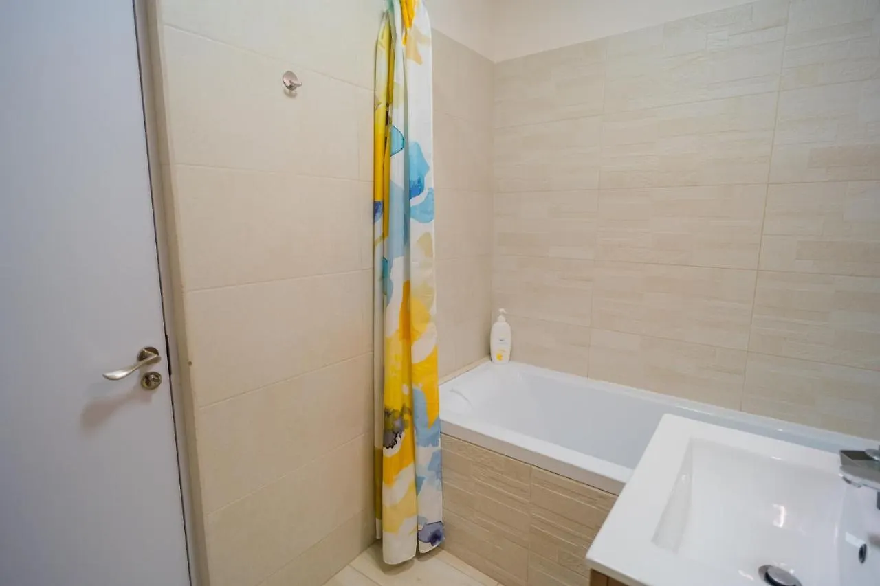 Cozy & Spacious 2Br Apartment With Netflix Bucharest