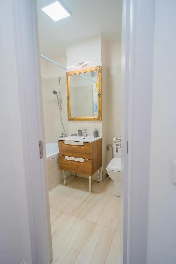 Cozy & Spacious 2Br Apartment With Netflix Bucharest Romania