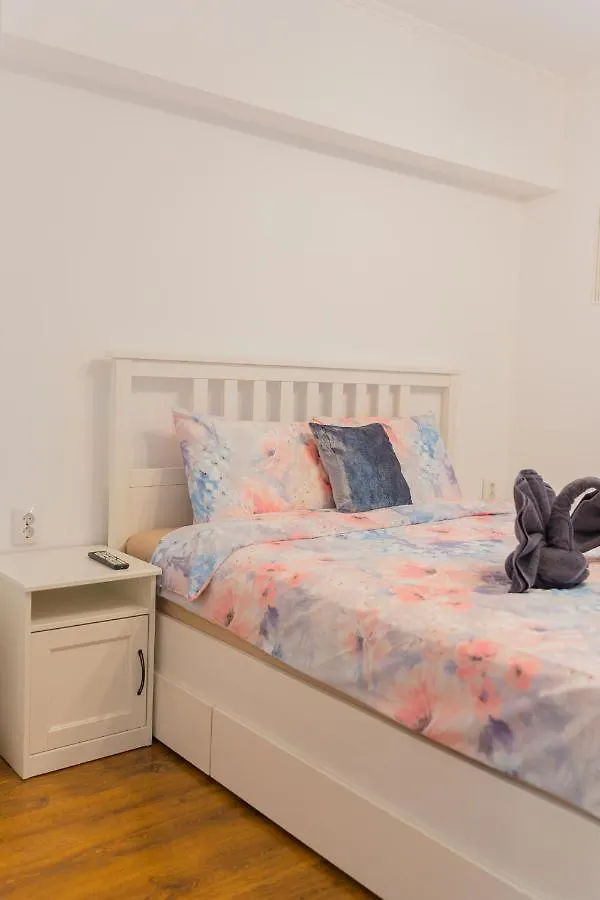 Cozy & Spacious 2Br Apartment With Netflix Bucharest