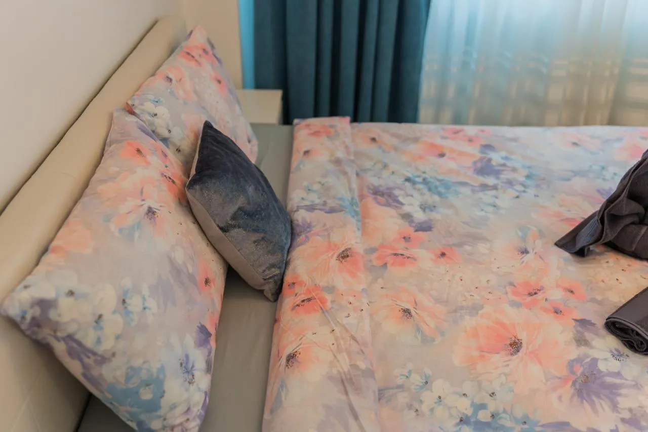 Cozy & Spacious 2Br Apartment With Netflix Bucharest 0*,  Romania