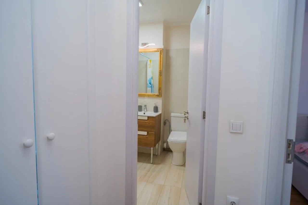 Cozy & Spacious 2Br Apartment With Netflix Bucharest