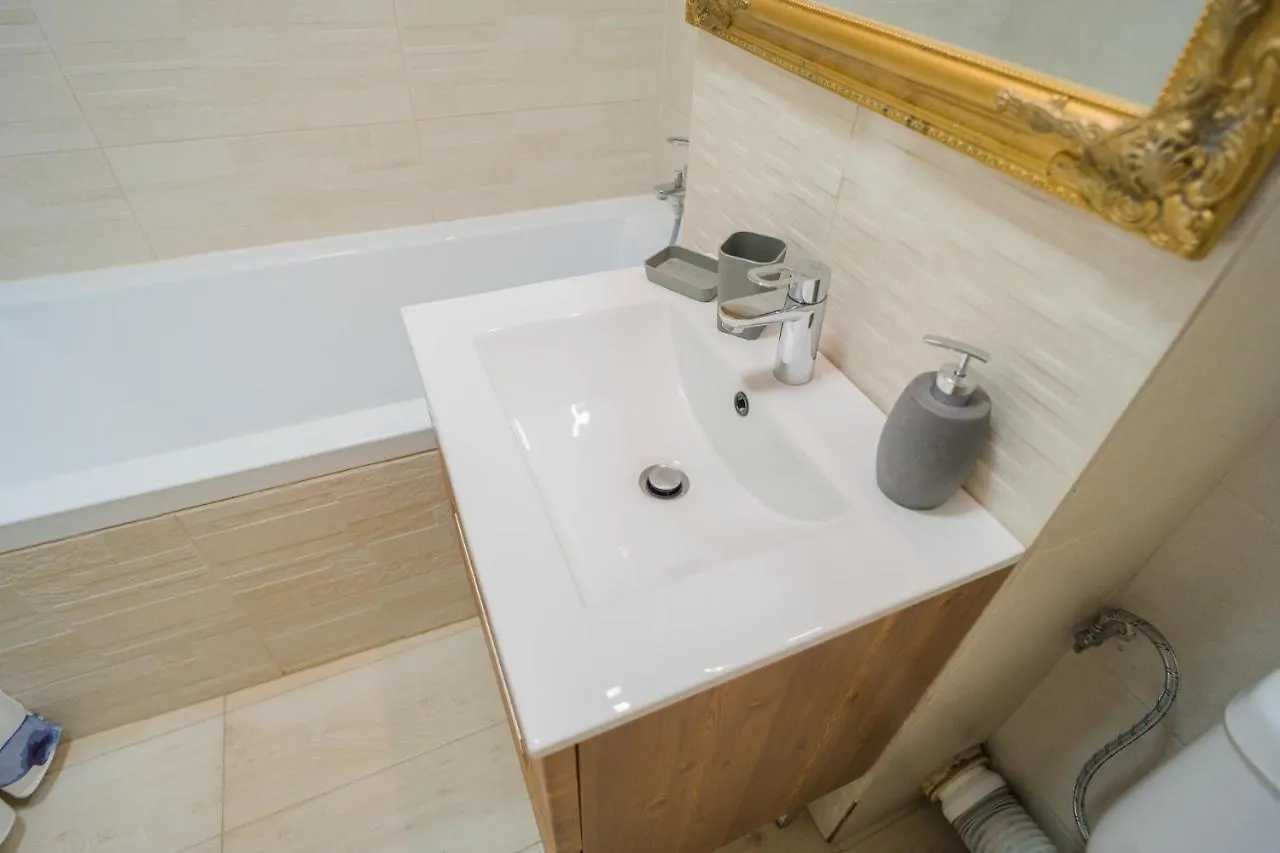 Cozy & Spacious 2Br Apartment With Netflix Bucharest
