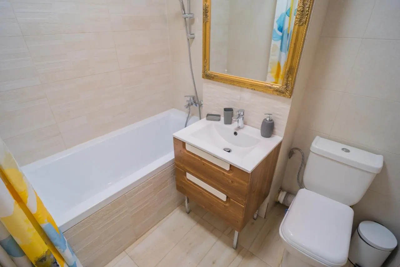 Cozy & Spacious 2Br Apartment With Netflix Bucharest 0*,  Romania