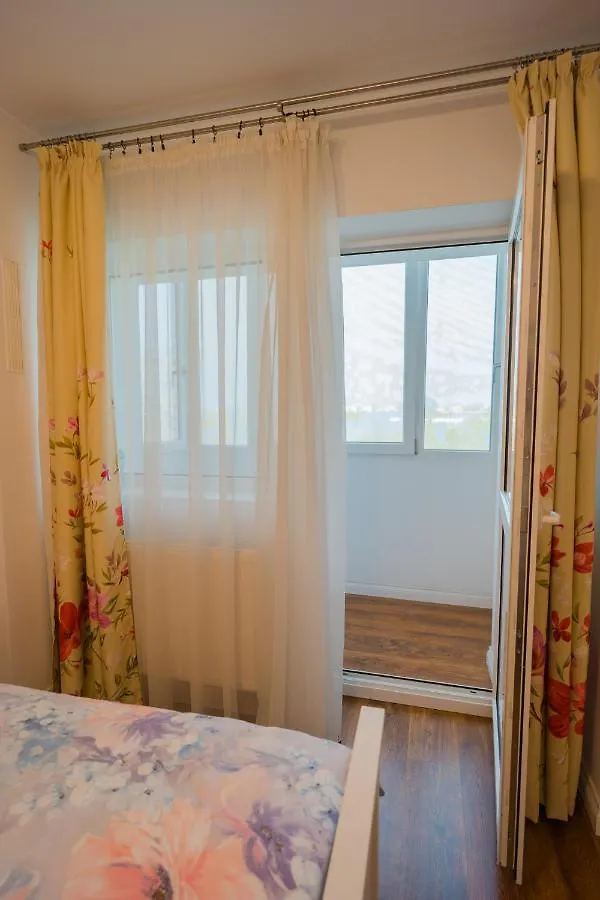 Cozy & Spacious 2Br Apartment With Netflix Bucharest Romania
