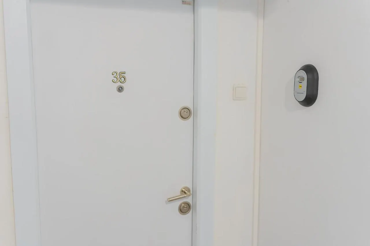 Cozy & Spacious 2Br Apartment With Netflix Bucharest 0*,  Romania