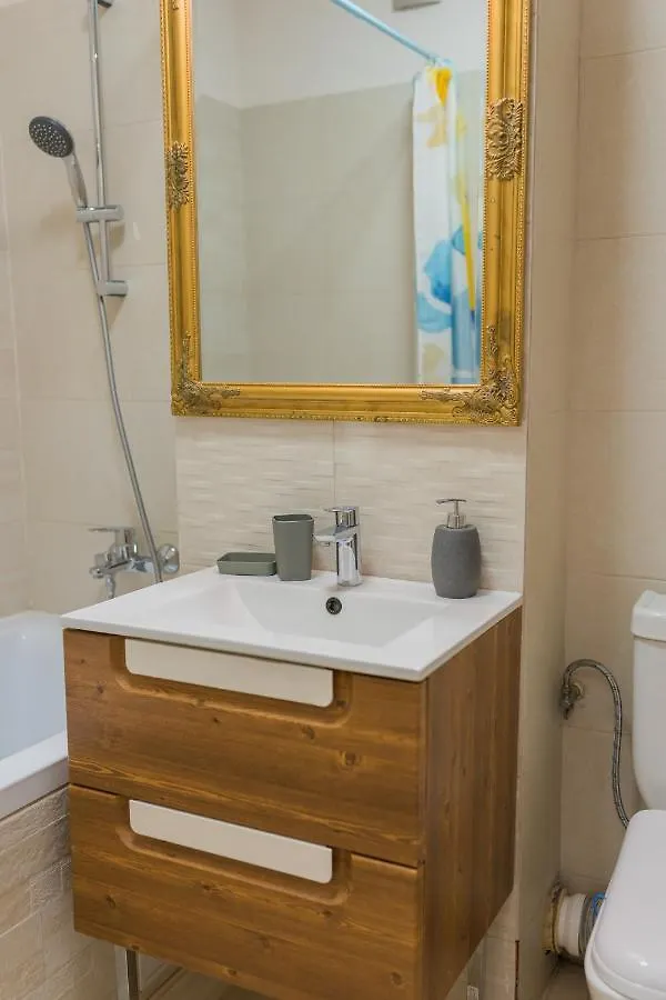 Cozy & Spacious 2Br Apartment With Netflix Bucharest 0*,